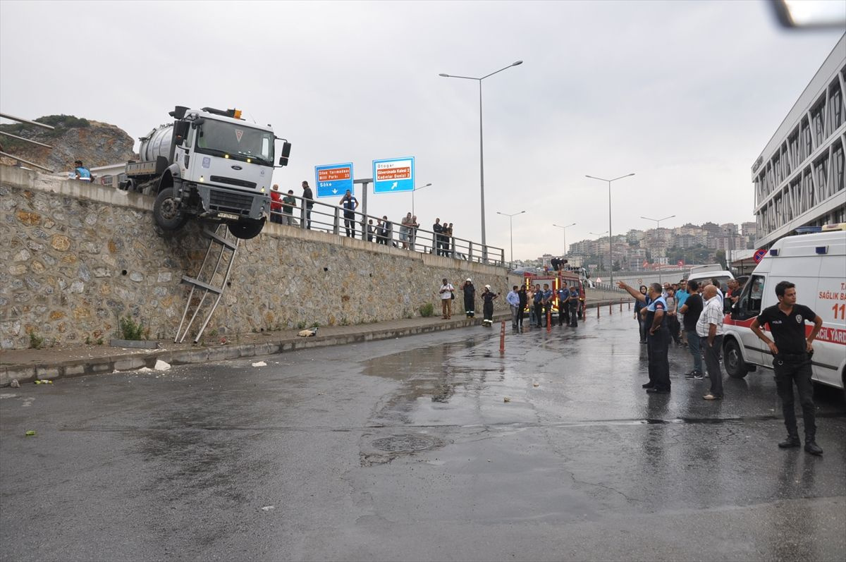 Askıda kalan vidanjörün sürücüsünü itfaiye böyle kurtardı - Sayfa 4