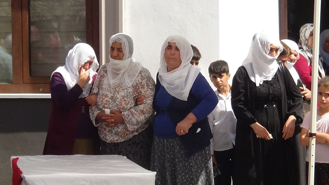 Şehitler son yolculuklarına uğurlandı - Sayfa 1