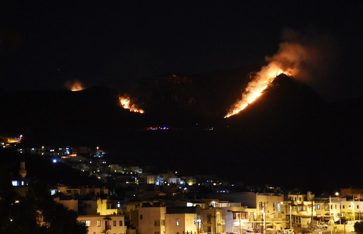 Bodrum'u ayağa kaldıran yangın!.. Yerleşim yerlerini tehdit ediyor! - Sayfa 1