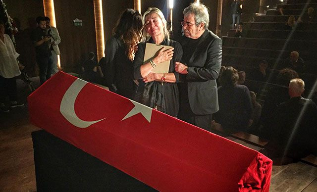 Tarık Ünlüoğlu'nun cenazesinde yine aynı skandal - Sayfa 2