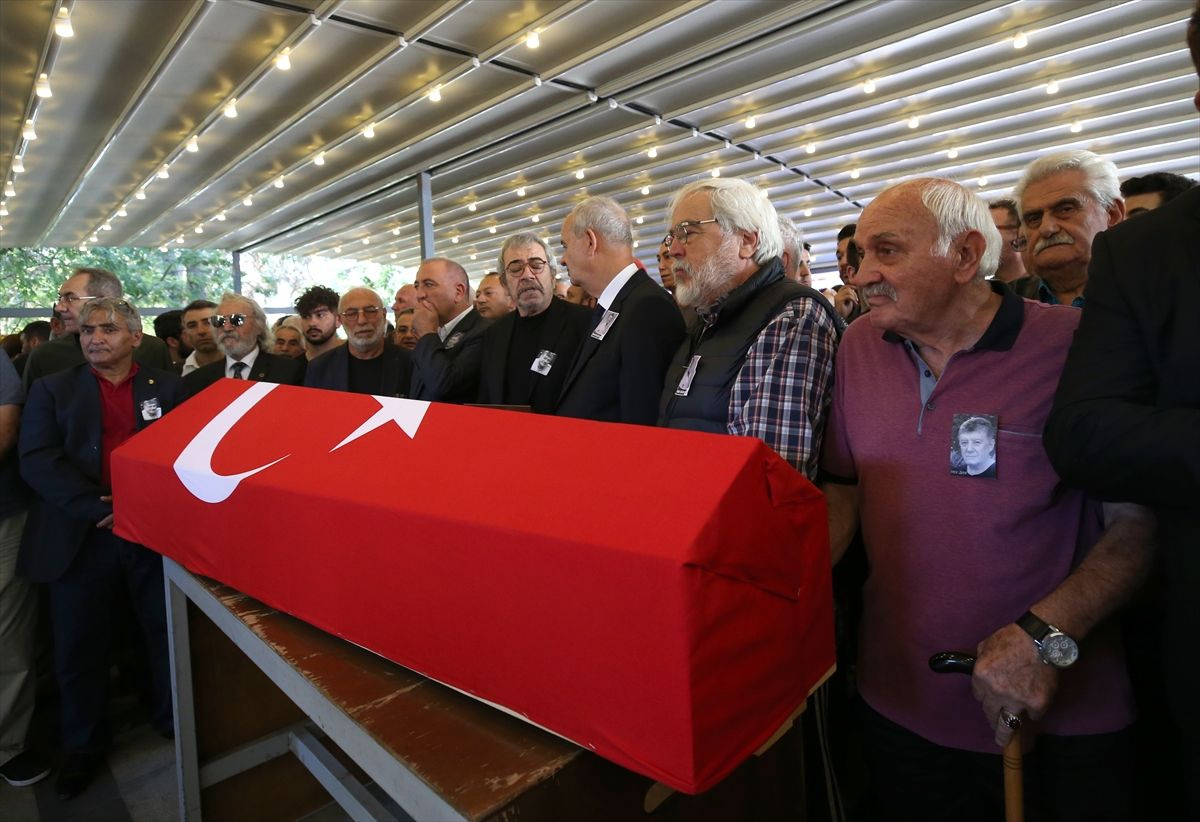 Tarık Ünlüoğlu'nun cenazesinde yine aynı skandal - Sayfa 4