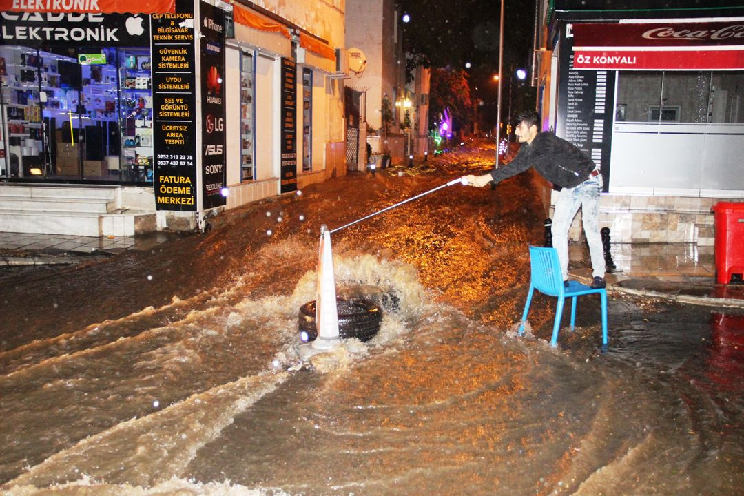 Bodrum'u sağanak vurdu!.. Ekipler teyakkuza geçti! - Sayfa 3