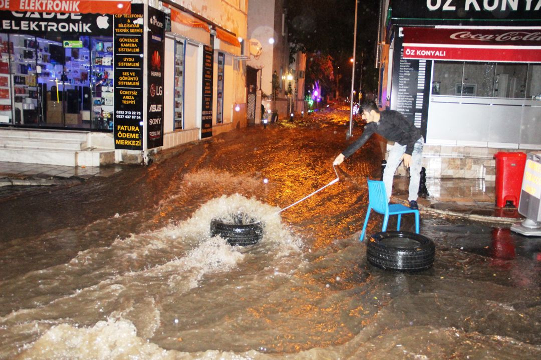 Bodrum'u sağanak vurdu!.. Ekipler teyakkuza geçti! - Sayfa 4