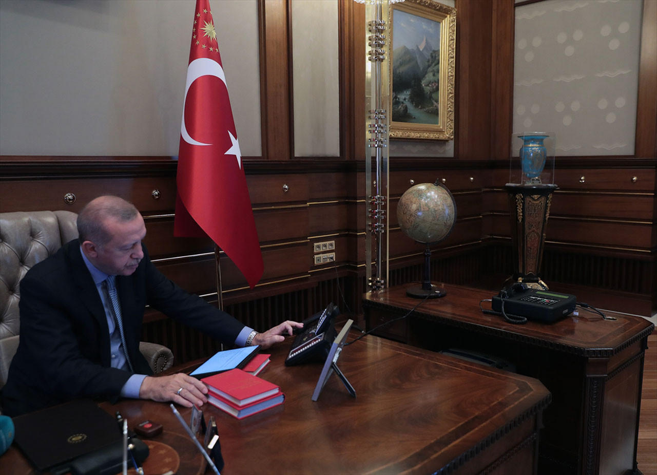 Cumhurbaşkanı Erdoğan'ın harekatın talimatını verdiği anın fotoğrafı paylaşıldı.