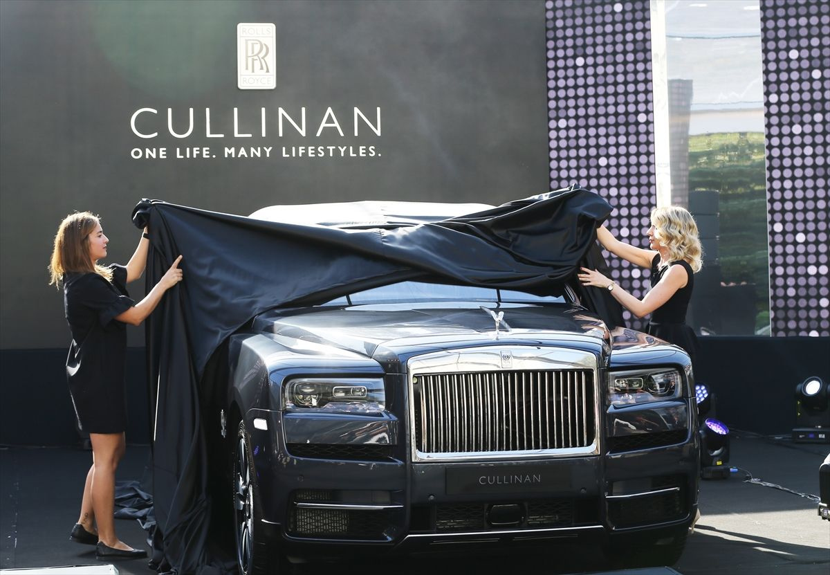 Rolls-Royce'dan bir ilk!.. Türkiye'de de görücüye çıktı! - Sayfa 1
