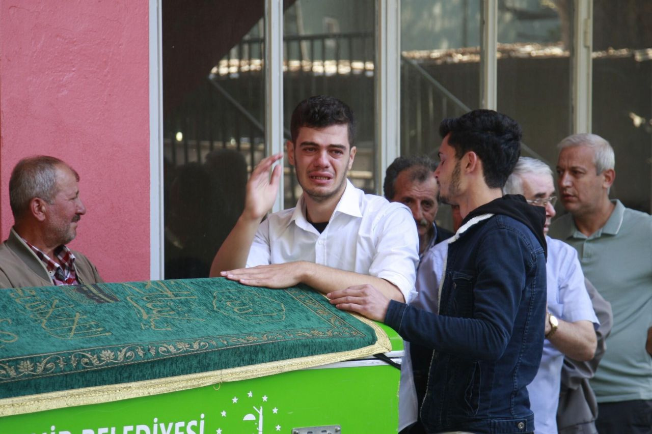Nürnberg'de tren garında ölü bulunan Mert toprağa verildi - Sayfa 2