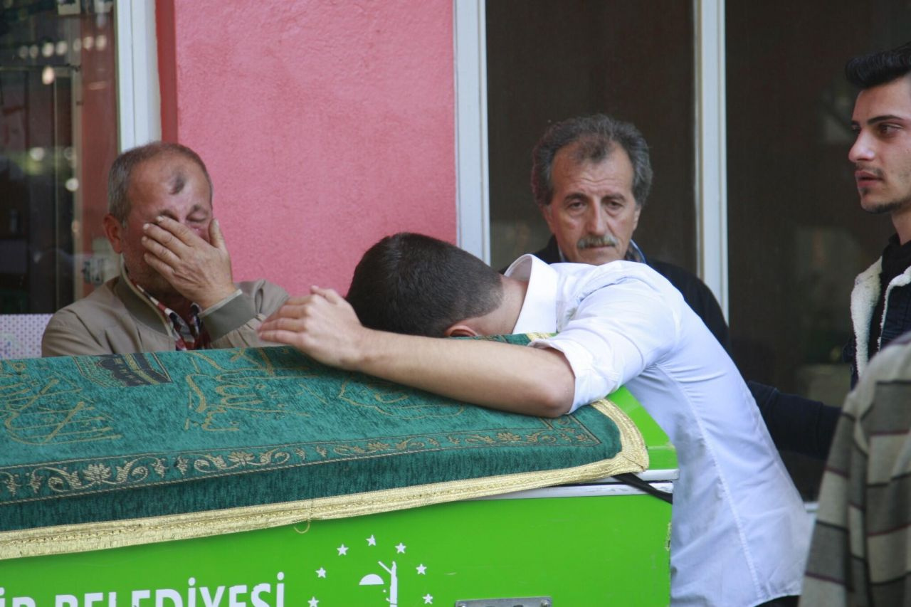 Nürnberg'de tren garında ölü bulunan Mert toprağa verildi - Sayfa 4