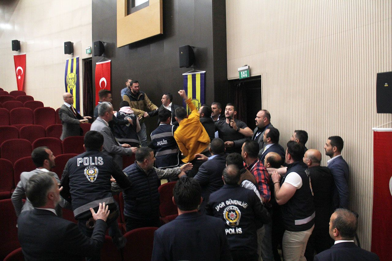Ankaragücü olağanüstü genel kurulunda kavga! - Sayfa 1