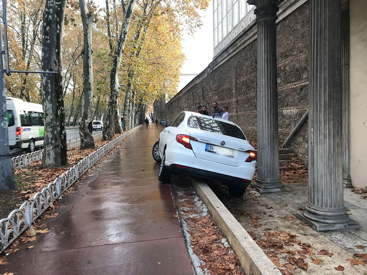 Dolmabahçe Sarayı önünde tuhaf kaza! 