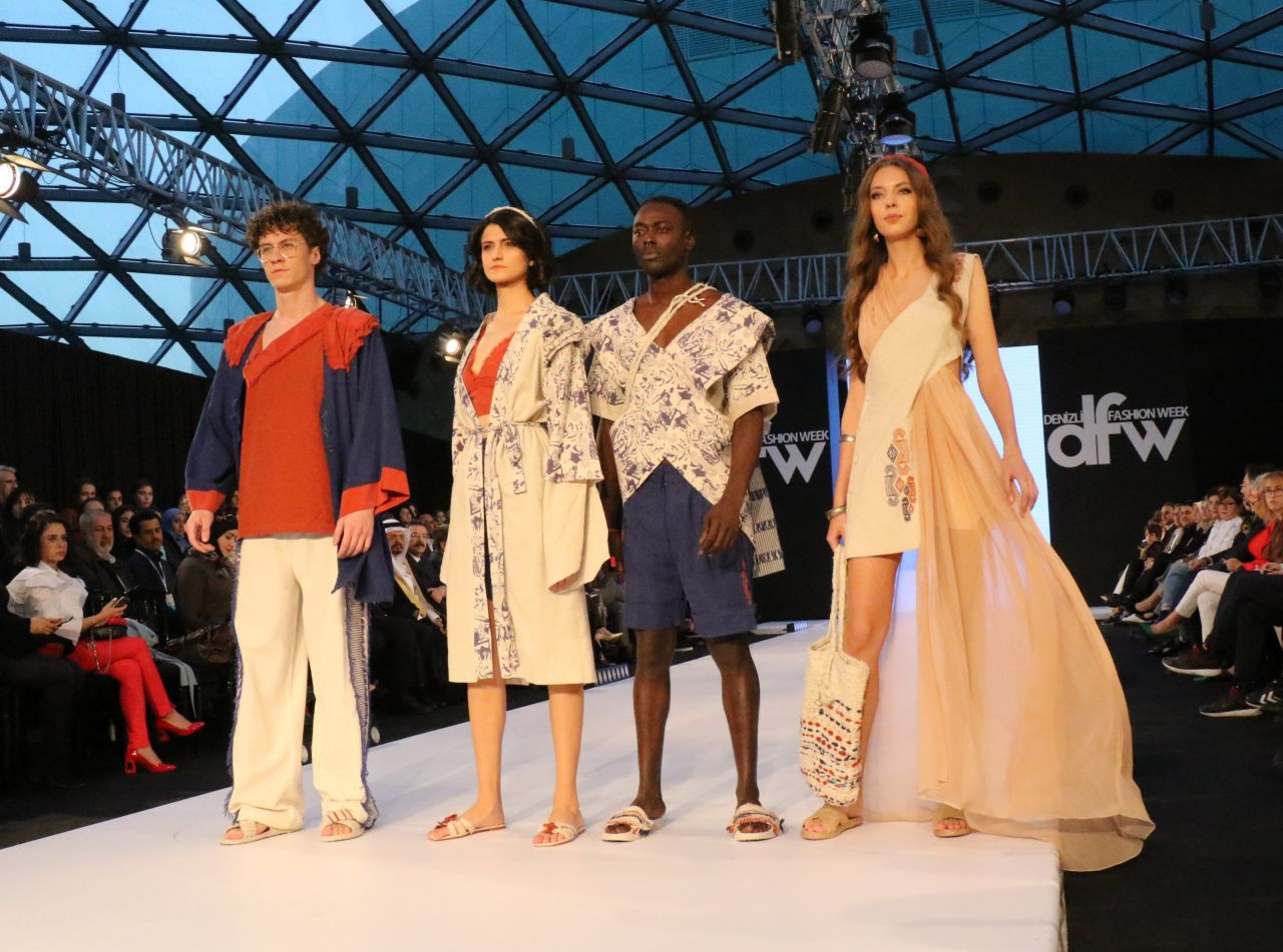 Fashion Week'te ünlü mankenler podyuma çıktı - Sayfa 2