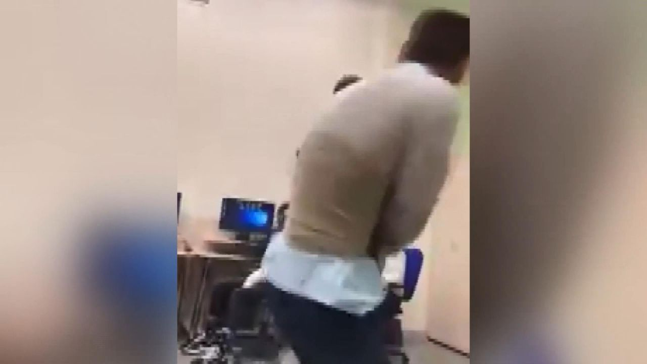 Öğretmen ve öğrenci tekme tokat kavga etti - Sayfa 2