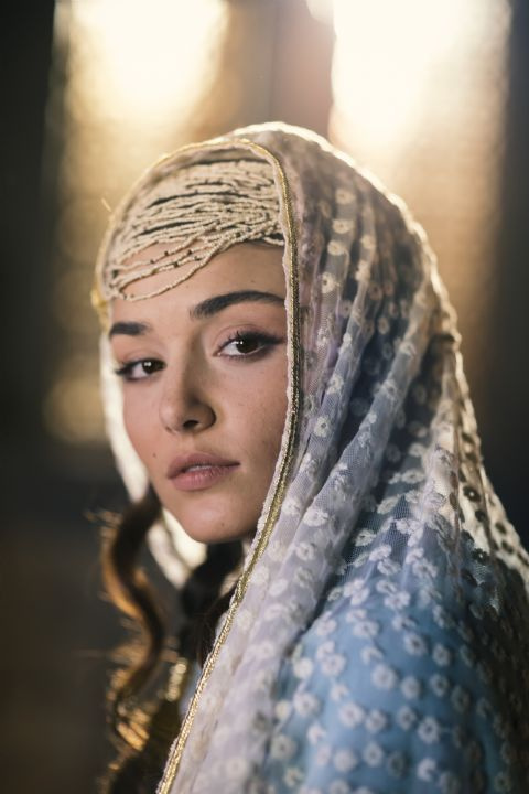 Hande Erçel için bir ilk! - Sayfa 1