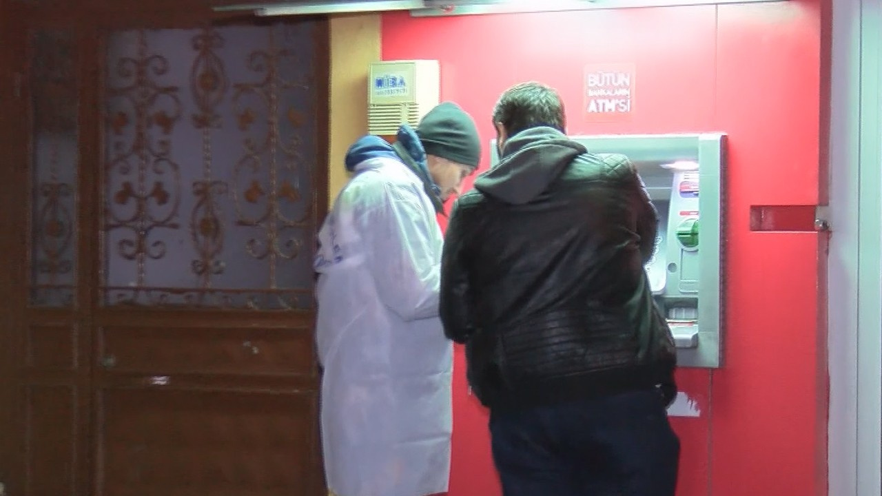 Yer: Sultanbeyli... ATM'leri tek tek kundakladılar