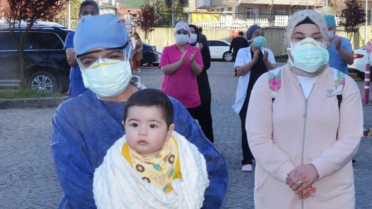 7 aylık Duru ve ailesi korona virüsü yendi