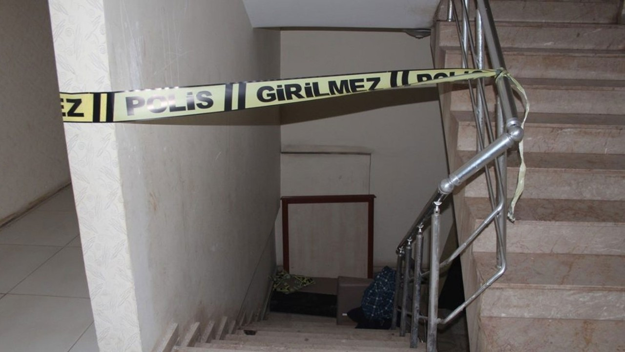 Kayınvalidesini öldürüp üzerine beton döktü
