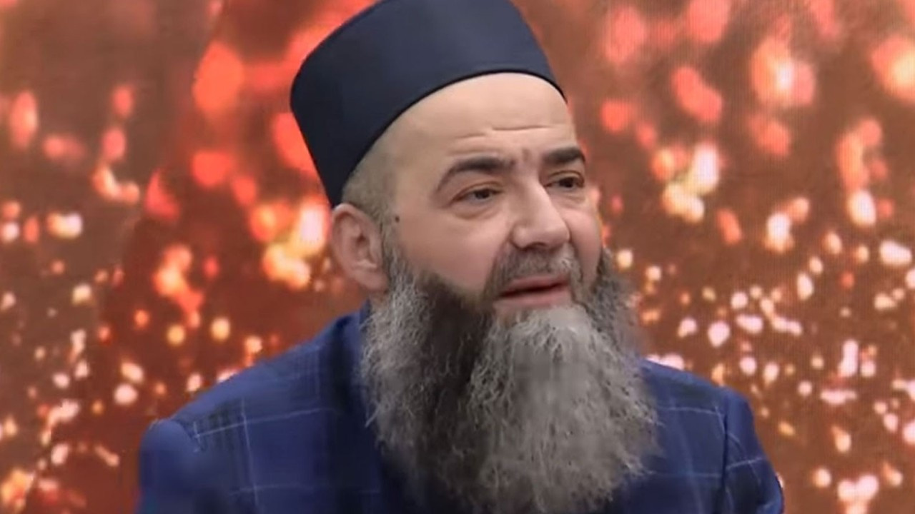 Cübbeli Ahmet Hoca olarak bilinen Ahmet Mahmut Ünlü ...
