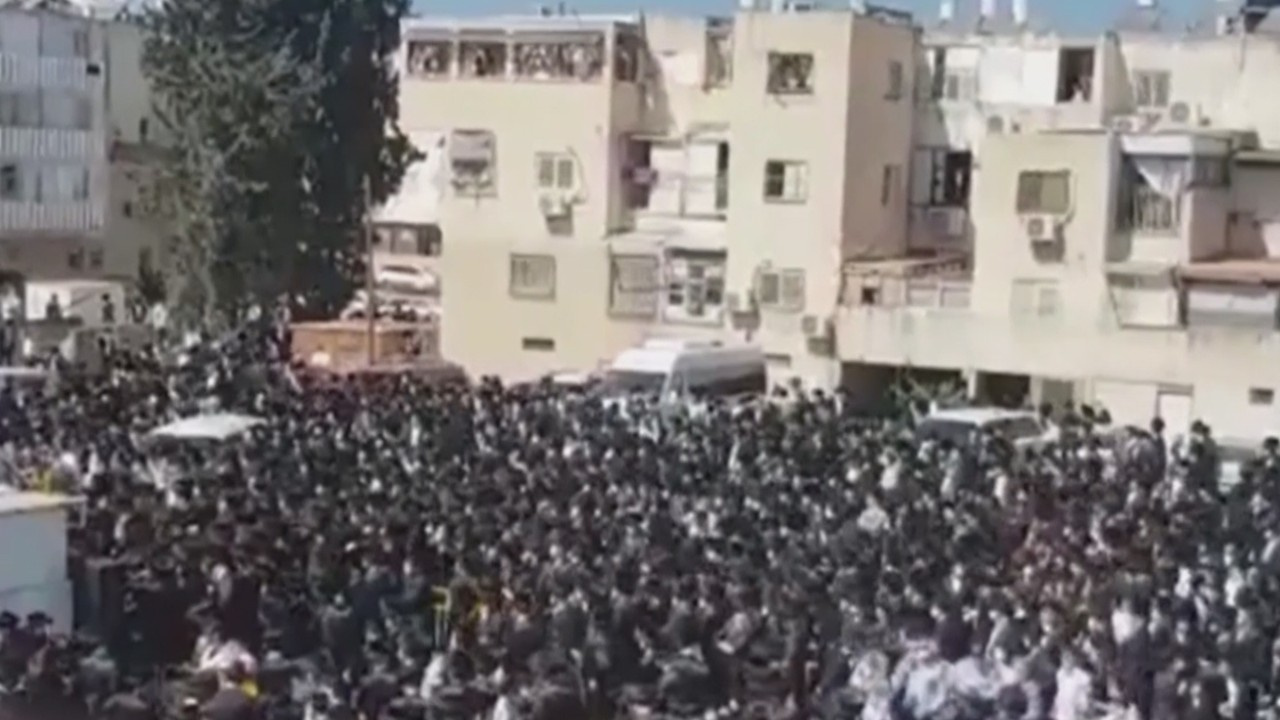 Hahamın cenaze törenine binlerce kişi katıldı
