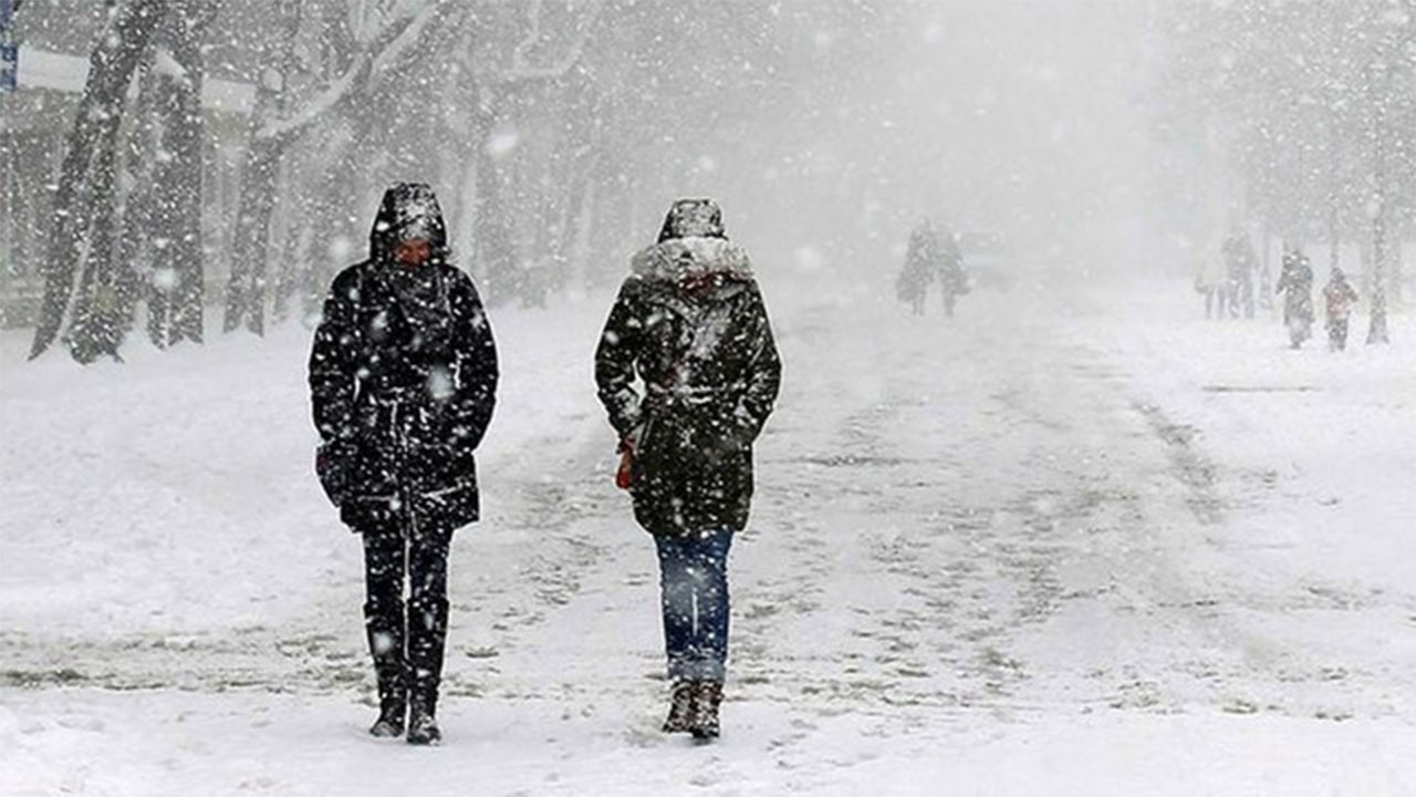 Bugün hava nasıl olacak? Kar İstanbul’un kapısında