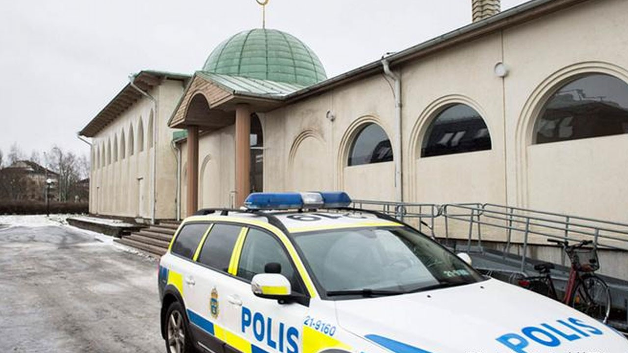 Camiye çirkin saldırı