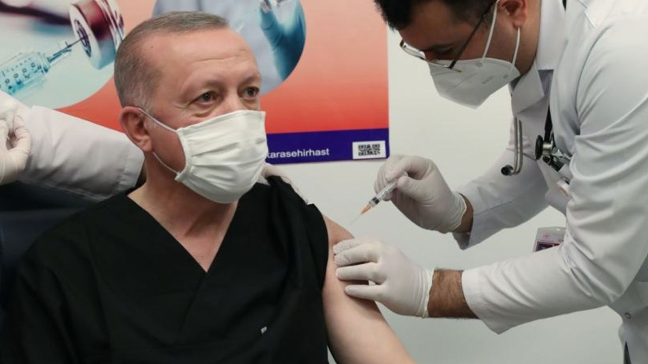 Cumhurbaşkanı Erdoğan koronavi,rüs aşısı oldu!