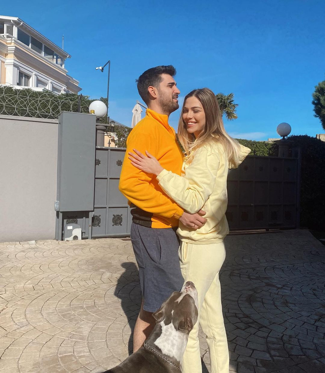 İbrahim Tatlıses&#39;in oğlu, şarkıcı İdo Tatlıses&#39;in nişanlısı Yasemin Şefkatli  sosyal medya hesabından yeni bir fotoğraf yayınladı.