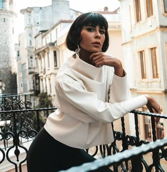 Hülya Avşar, Deniz Çakır�ın oynadığı Masumiyet dizisinde Banu