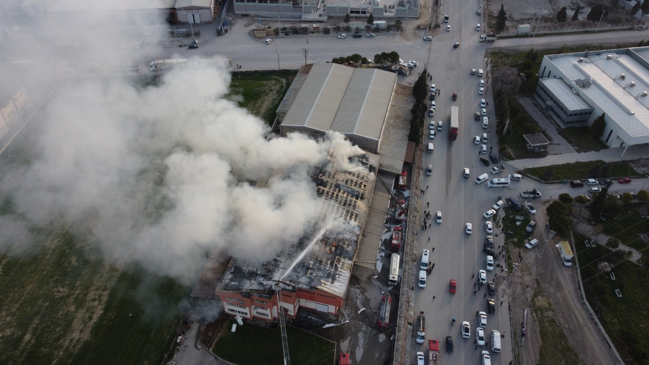 Tekstil fabrikasında büyük yangın