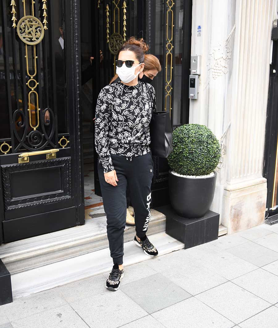 Demet Akalın, Maldiv tatili fotoğraflarını beğenmediği Serenay Sarıkaya