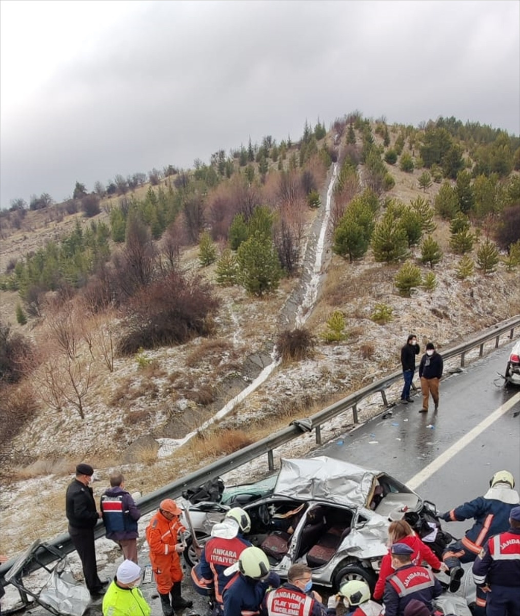 Ankaraİstanbul Otoyolu�nda otomobilin tıra arkadan çarpması sonucu 4