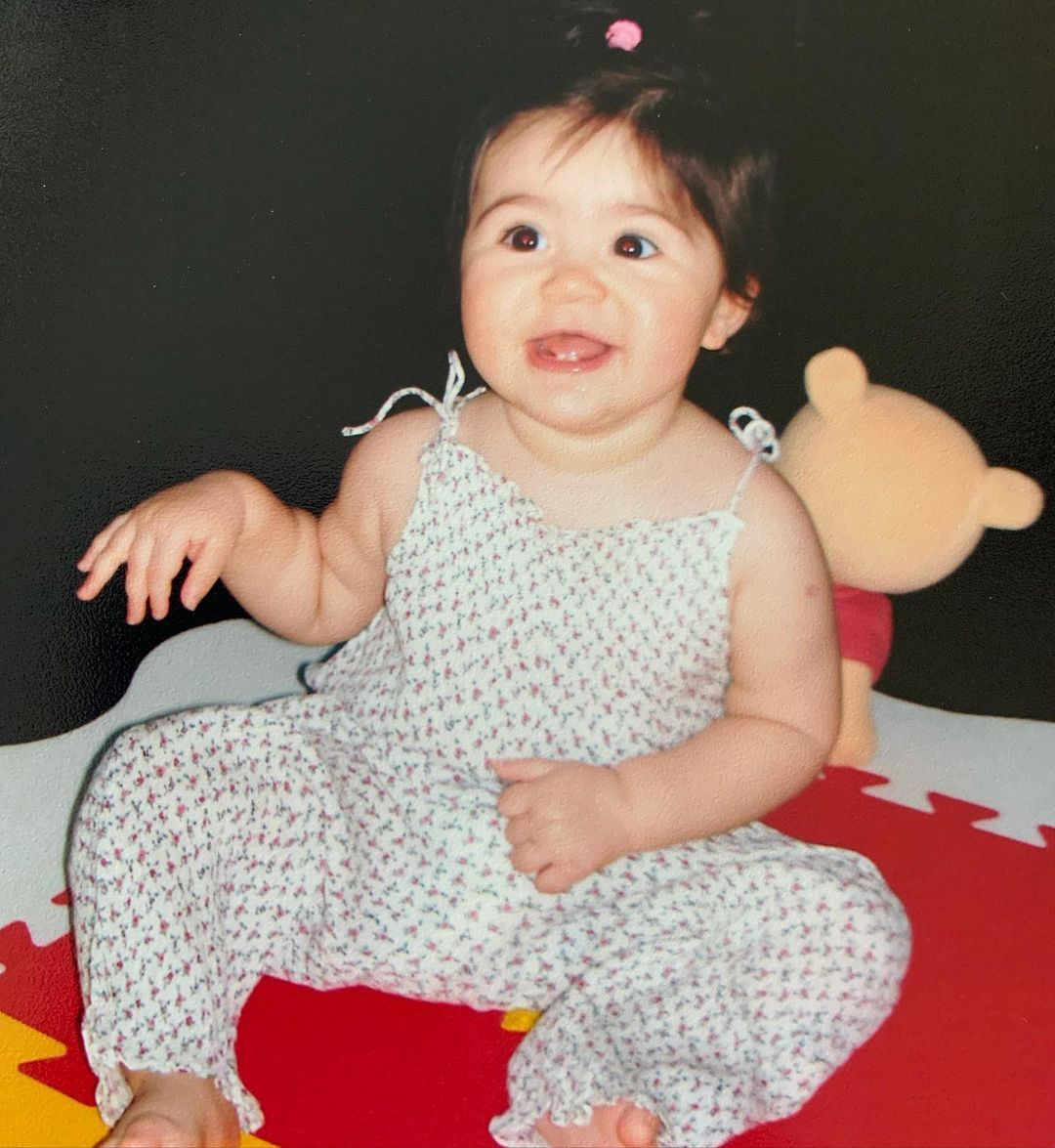 Güzelliğini annesinden almış! Demet Şener’in kızının son hali görenleri