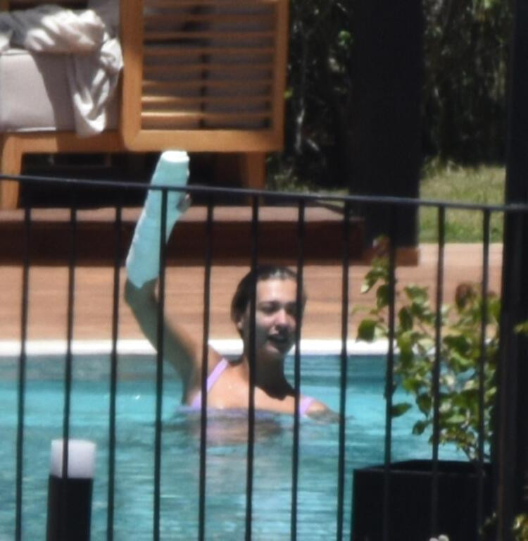 Sevgilisi Deniz Şahin ile tatil yapan ünlü oyuncu Melisa Döngel