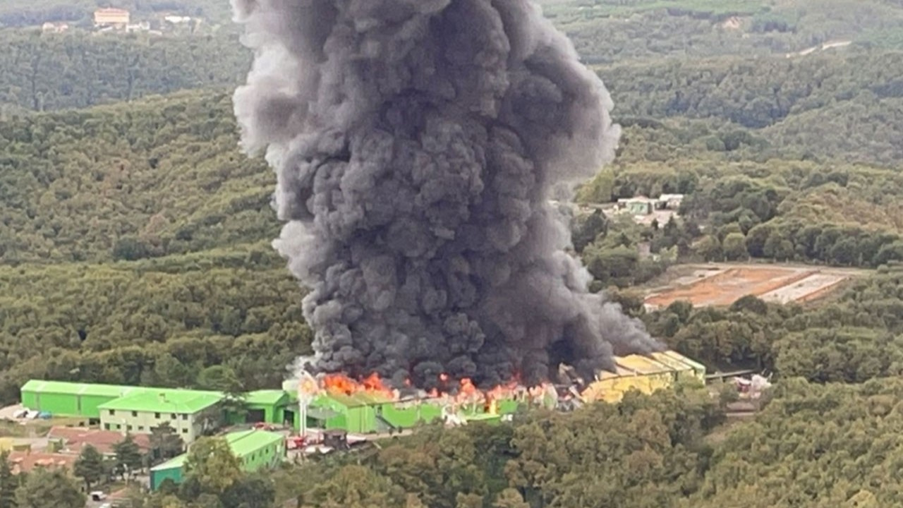 İstanbul'da fabrikada art arda patlama!