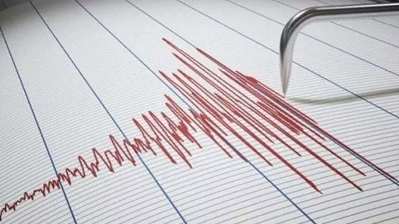 İran'daki deprem kamera kayıtlarında