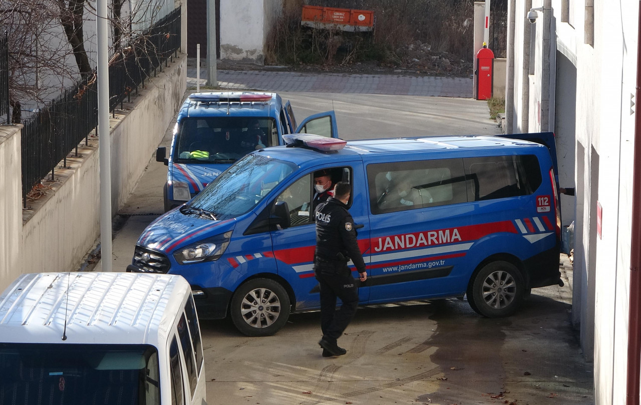 yozgat ta 1 aylik bebegini sobada yakarak olduren cani anne tutuklandi