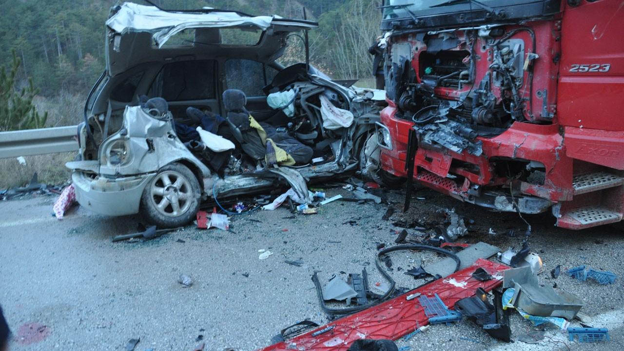Bolu'da feci kaza: Çok sayıda ölü var