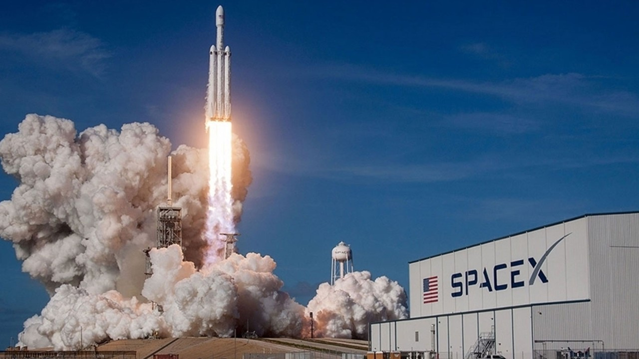 SpaceX Uzay'a 49 uydu daha fırlattı