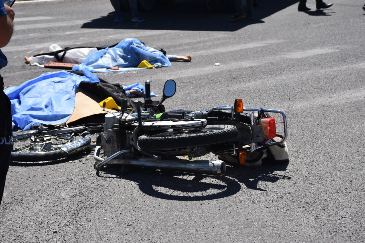 Kamyon çarpan motosikletteki çift öldü - Resim : 2
