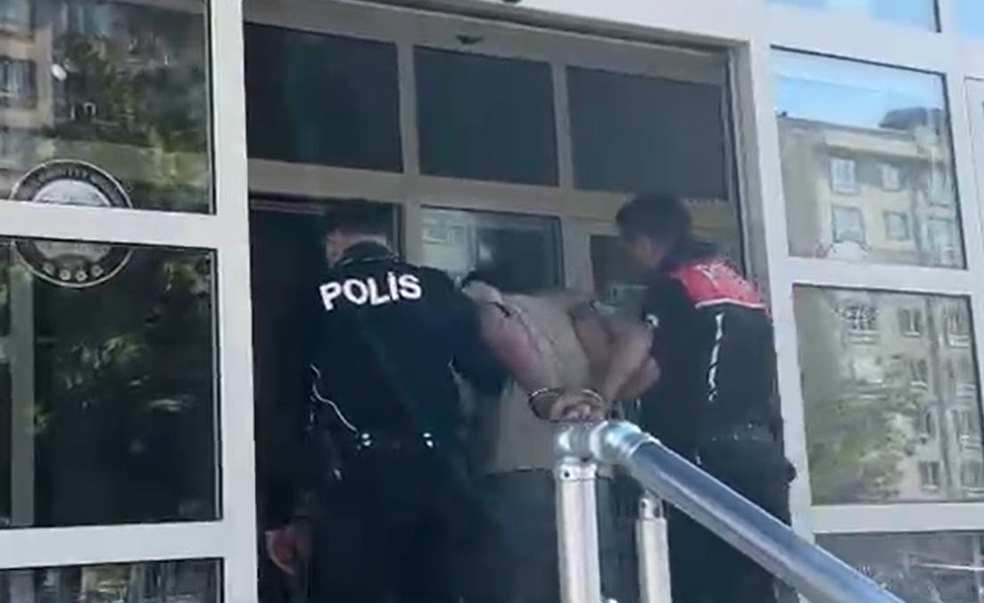 Kırmızı bültenle aranıyordu: Sahte kimlik denetimde ele verdi