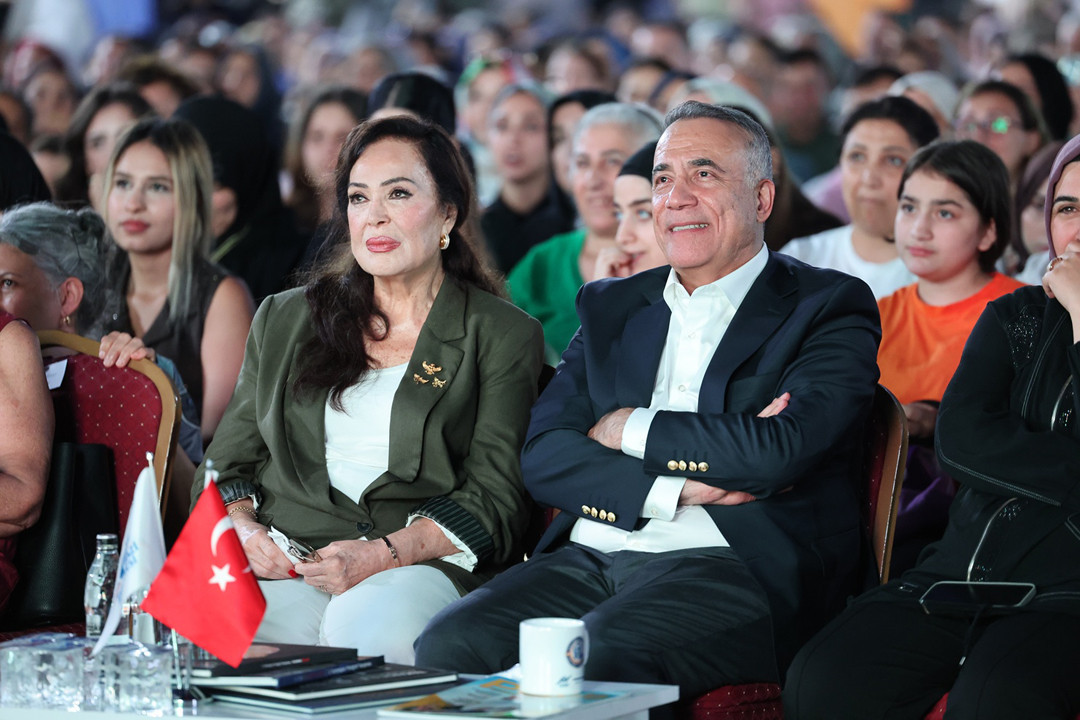 Sultangazi’de Türkan Şoray’lı yaz sineması akşamı! Sevenleriyle buluştu - Resim : 2