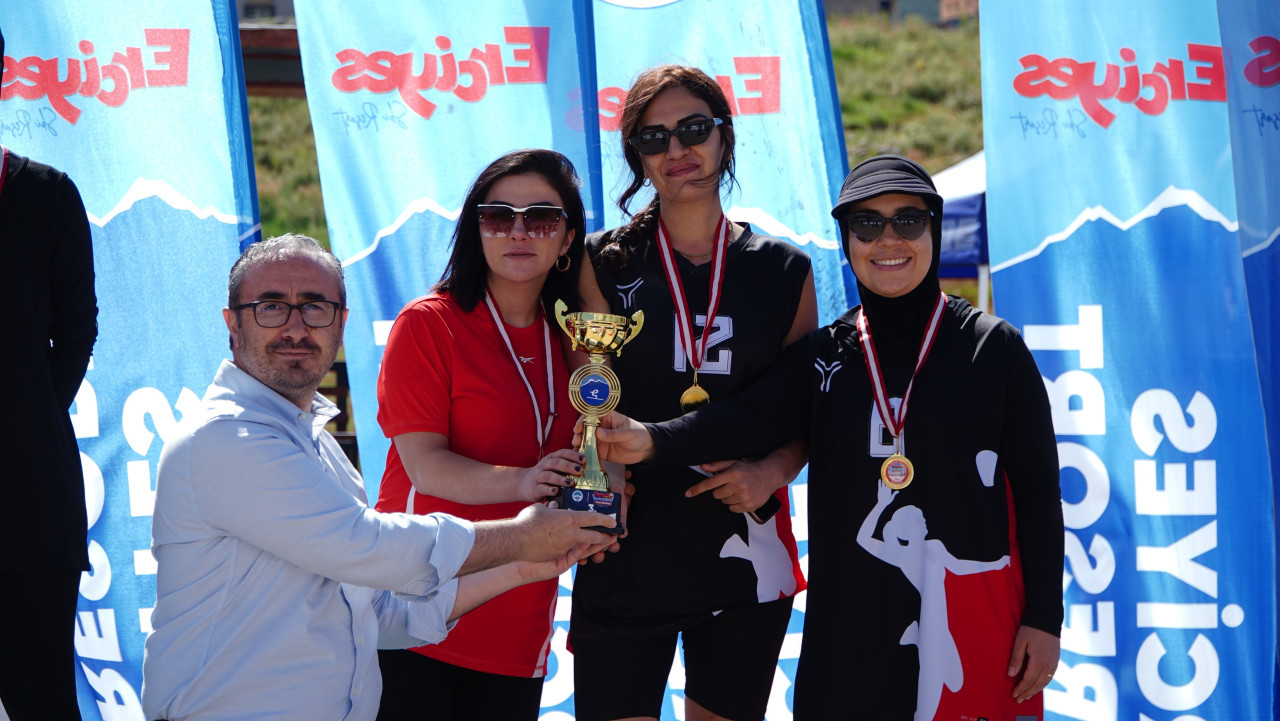 Erciyes’te 2 bin 200 metrede plaj voleybolu heyecanı! Takımını kuran zirveye çıktı - Resim : 3