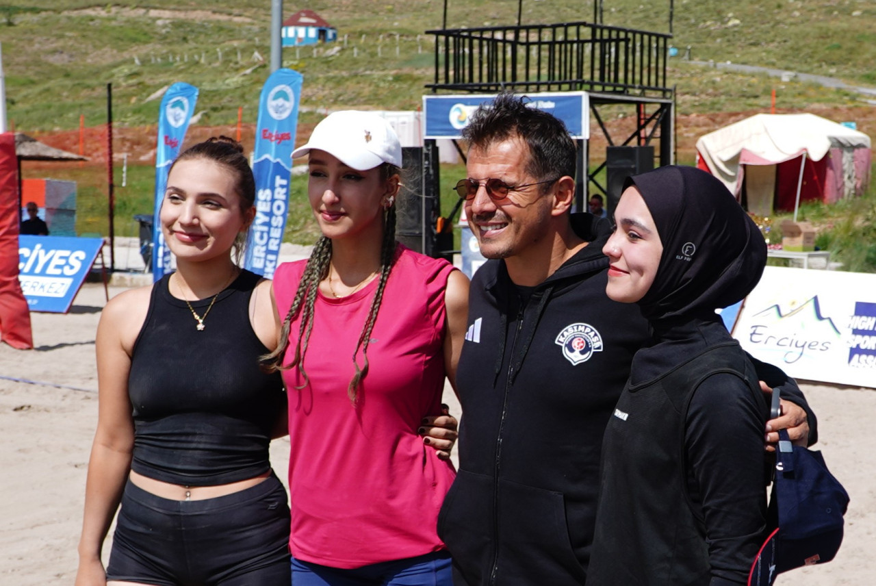 Erciyes’te 2 bin 200 metrede plaj voleybolu heyecanı! Takımını kuran zirveye çıktı - Resim : 4
