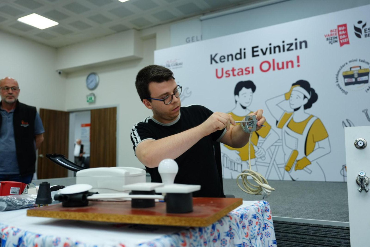Esenler’de 243 kişi temel tamirat eğitimi aldı! Başkan Göksu: Vatandaşlarımıza yeni beceriler kazandırıyoruz - Resim : 2